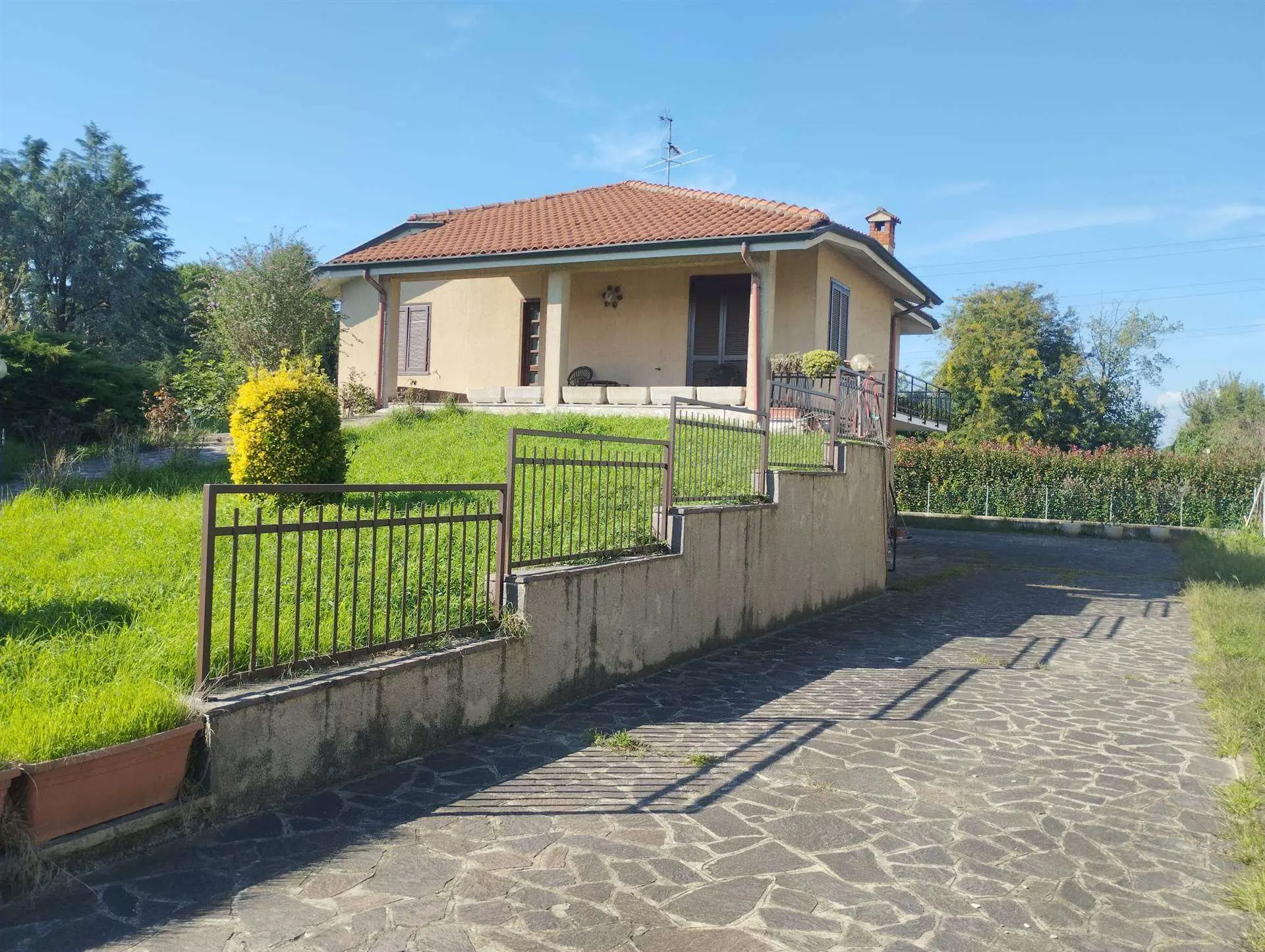Villa Singola tutta su un piano, Ampio Box e Taverna