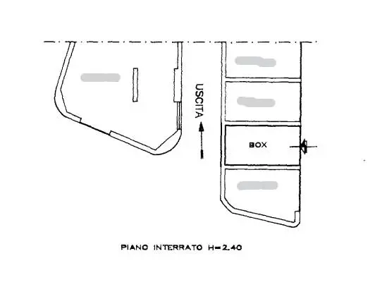 Autorimessa al centro del paese