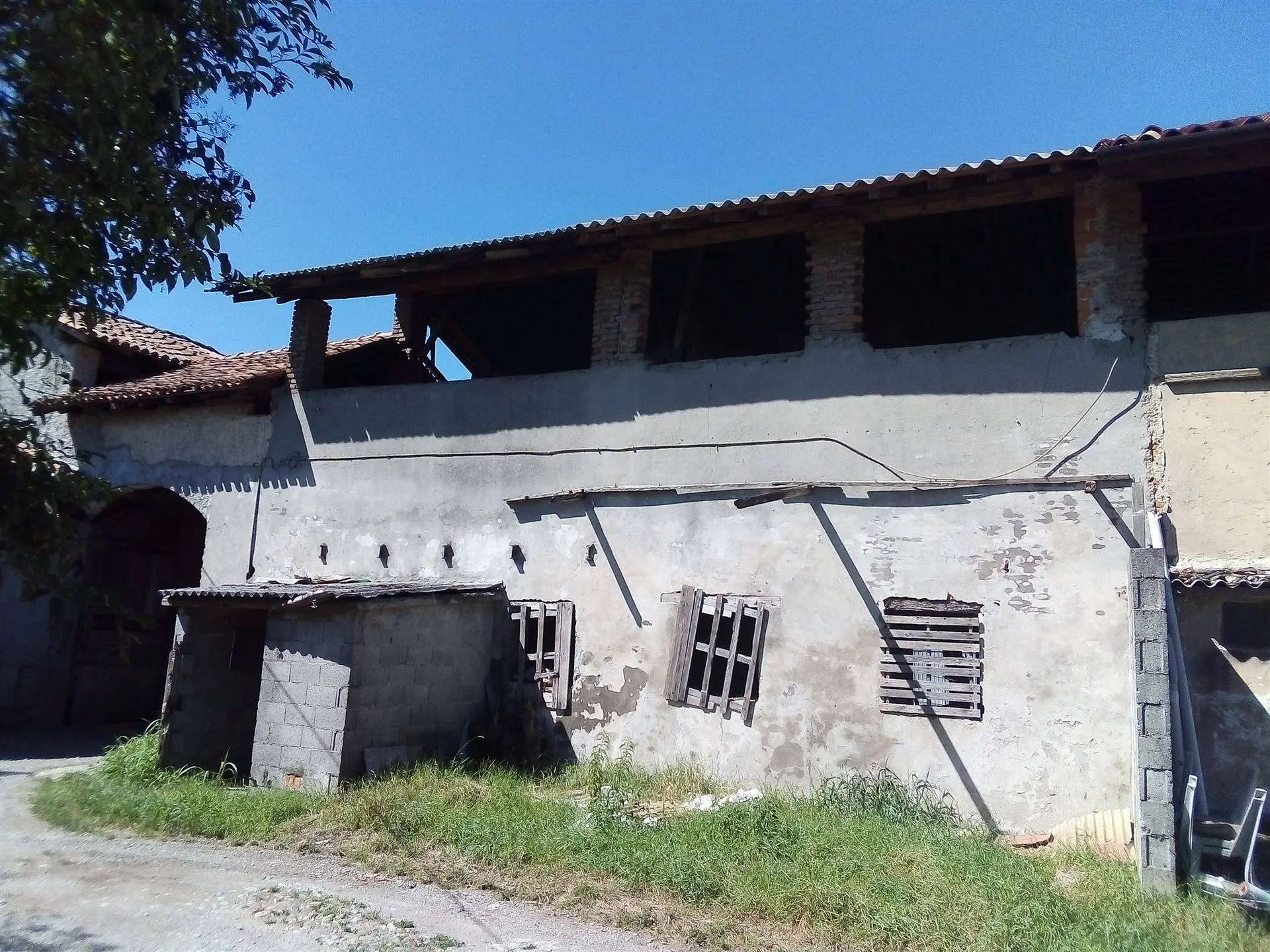 Abitazione indipendente su due livelli più Cascinale/Rustico