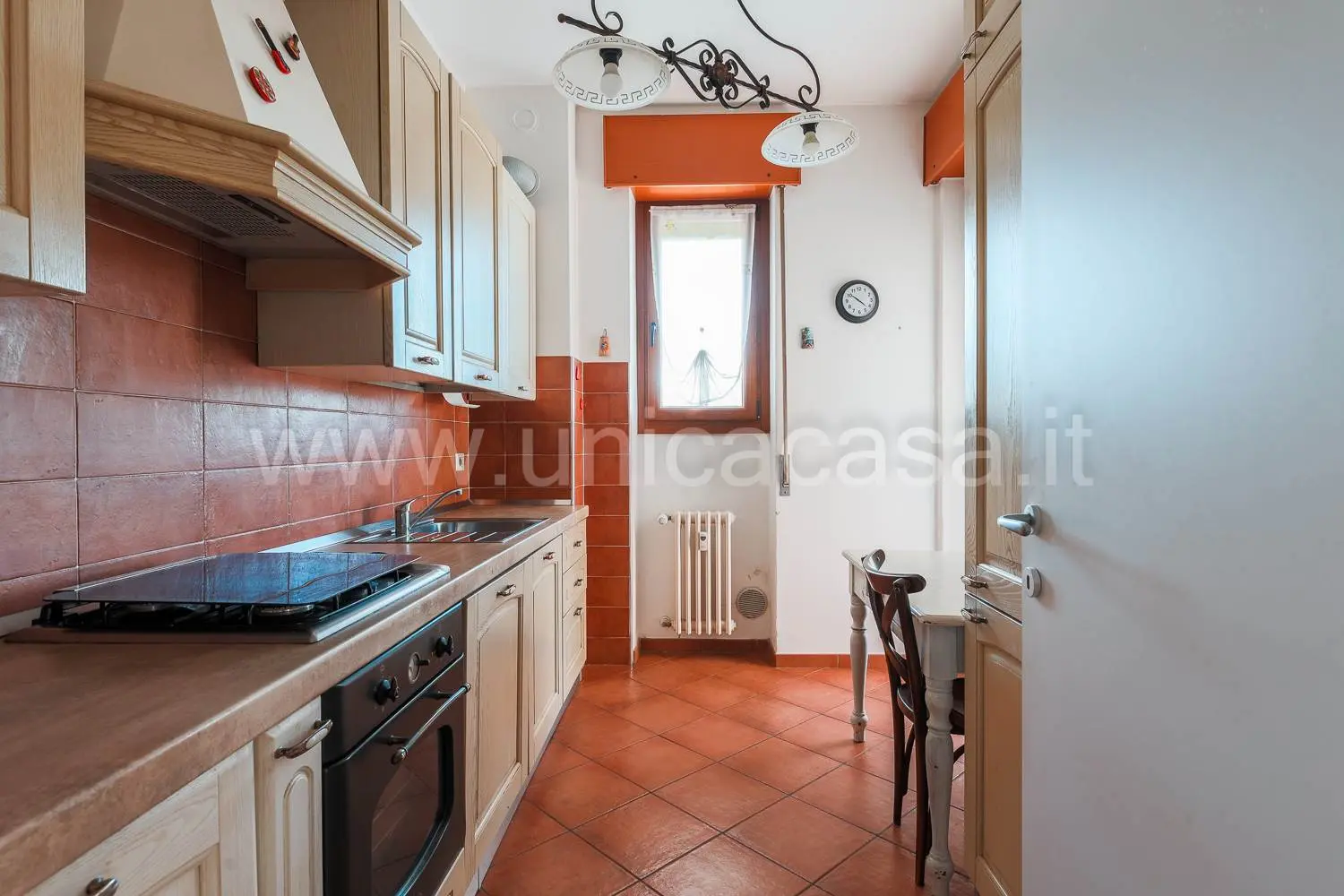 Basiano – Ampio Trilocale Ristrutturato con Terrazzino, Cantina e Box