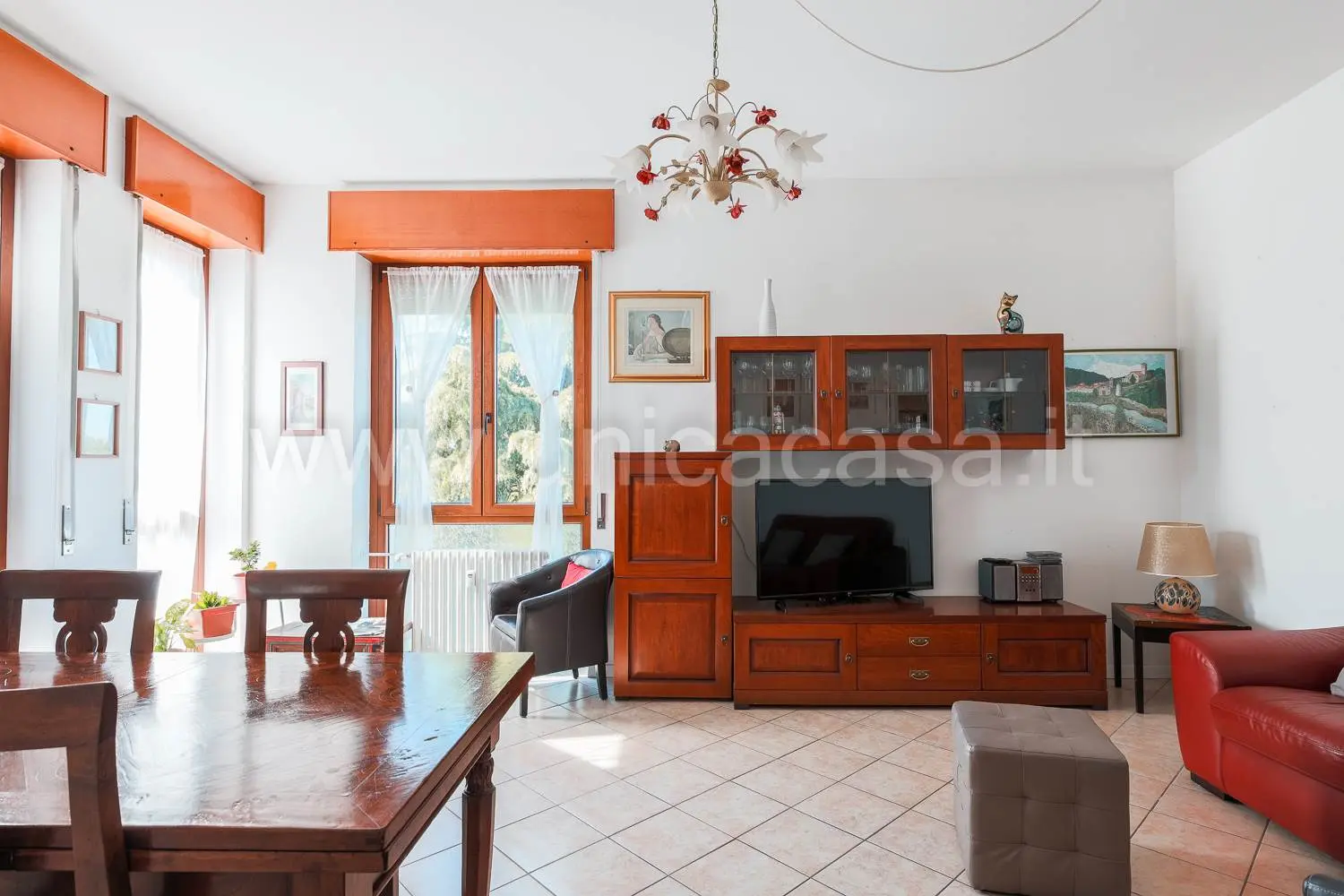 Basiano – Ampio Trilocale Ristrutturato con Terrazzino, Cantina e Box