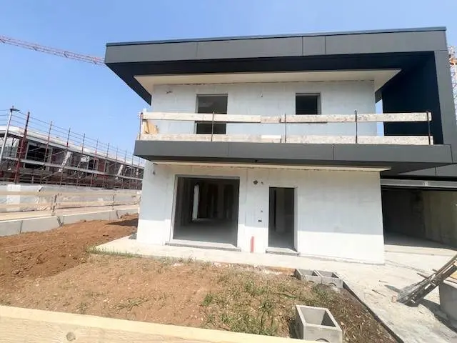 Villa  ad Azzano San Paolo
