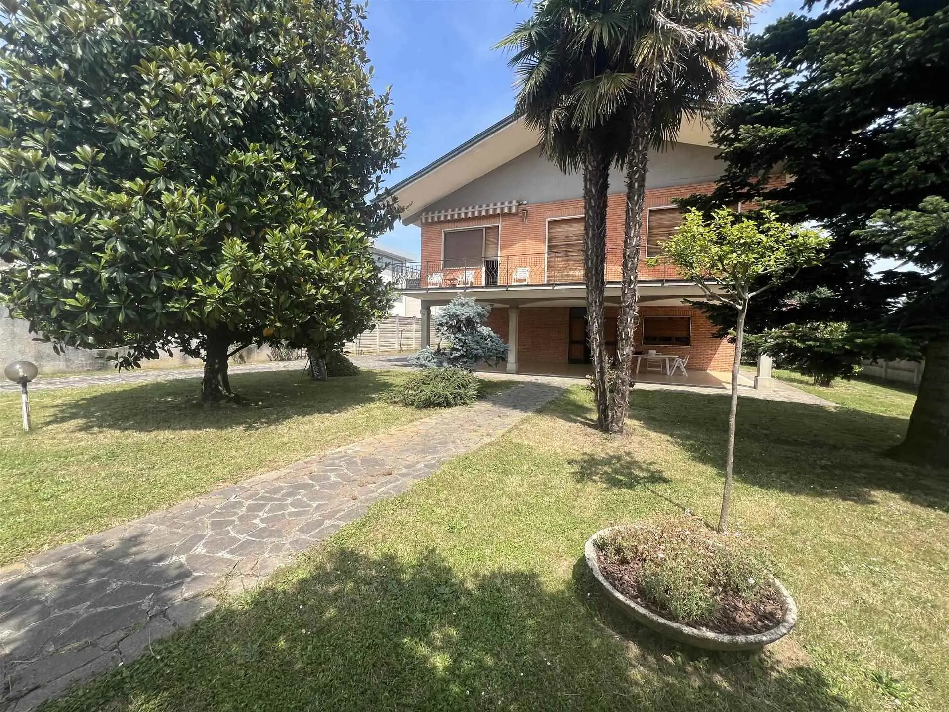 Villa Singola indipendente con Giardino in Ottima Posizione