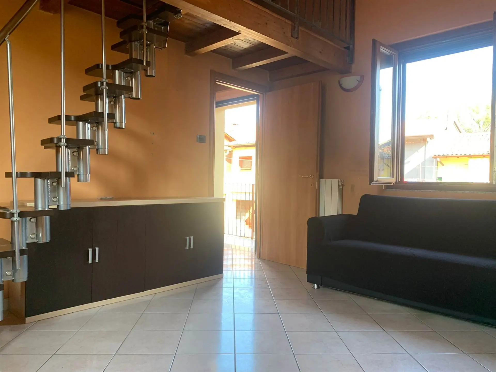 Monolocale Soppalcato con Box