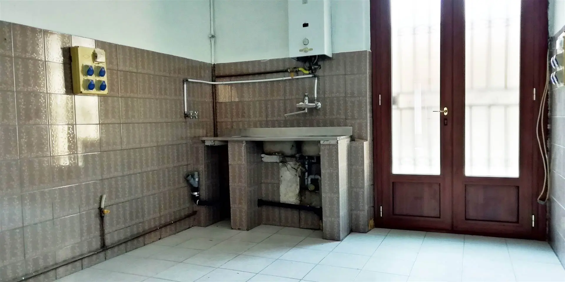 Ampia abitazione senza spese con box