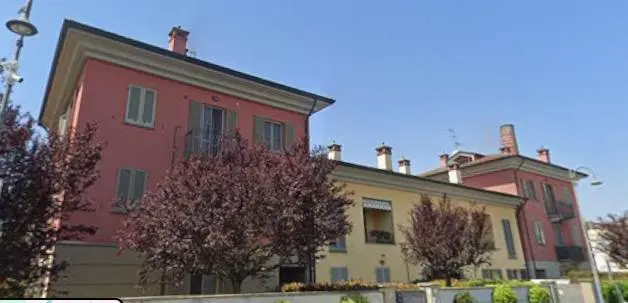 Immobile Acquistabile in Asta Giudiziaria Trilocale con Autorimessa e Giardino