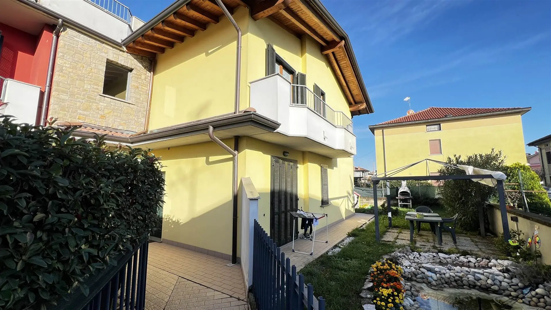 Trilocale recente con balcone – libero subito