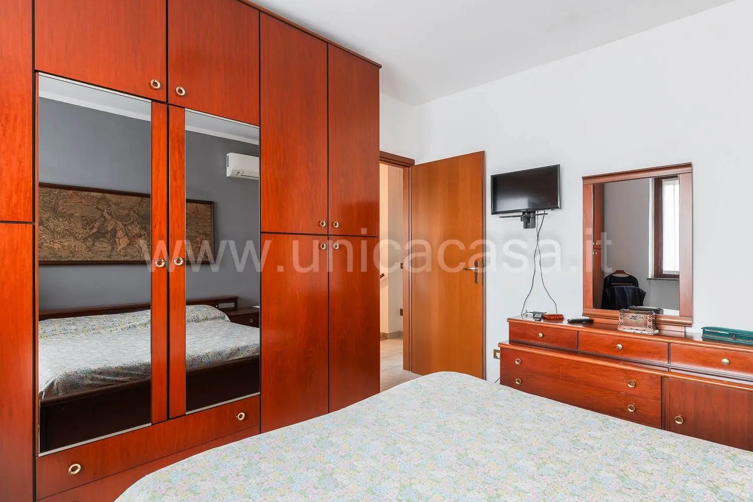 Trezzano Rosa – Villetta a schiera di testa con ampio giardino e taverna