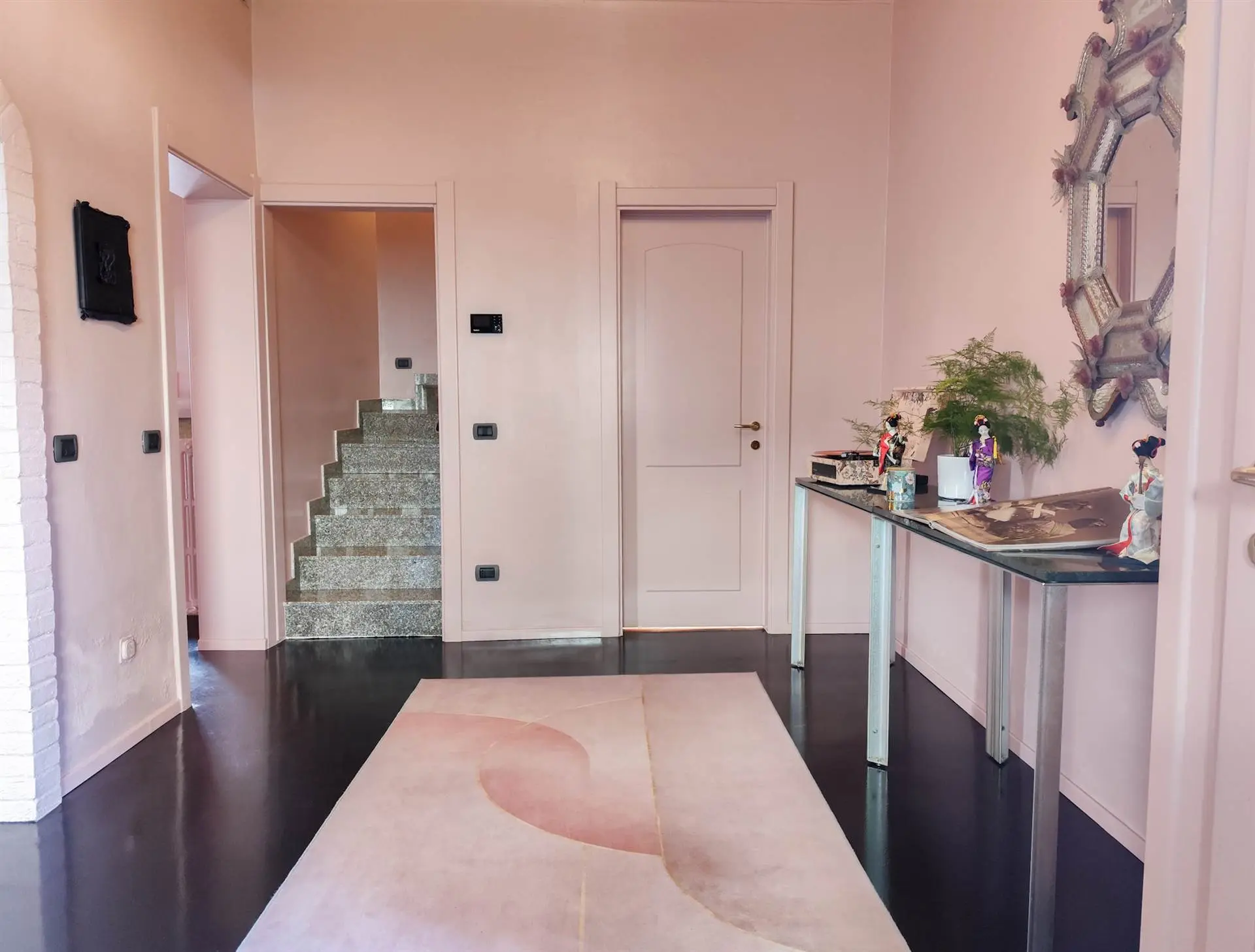 Porzione di Casa Indipendente con Patio privato, Mansarda abitabile ed Autorimessa