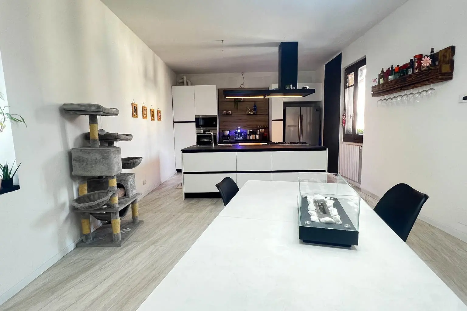 Ampio Trilocale Ristrutturato con Balcone ed Autorimessa