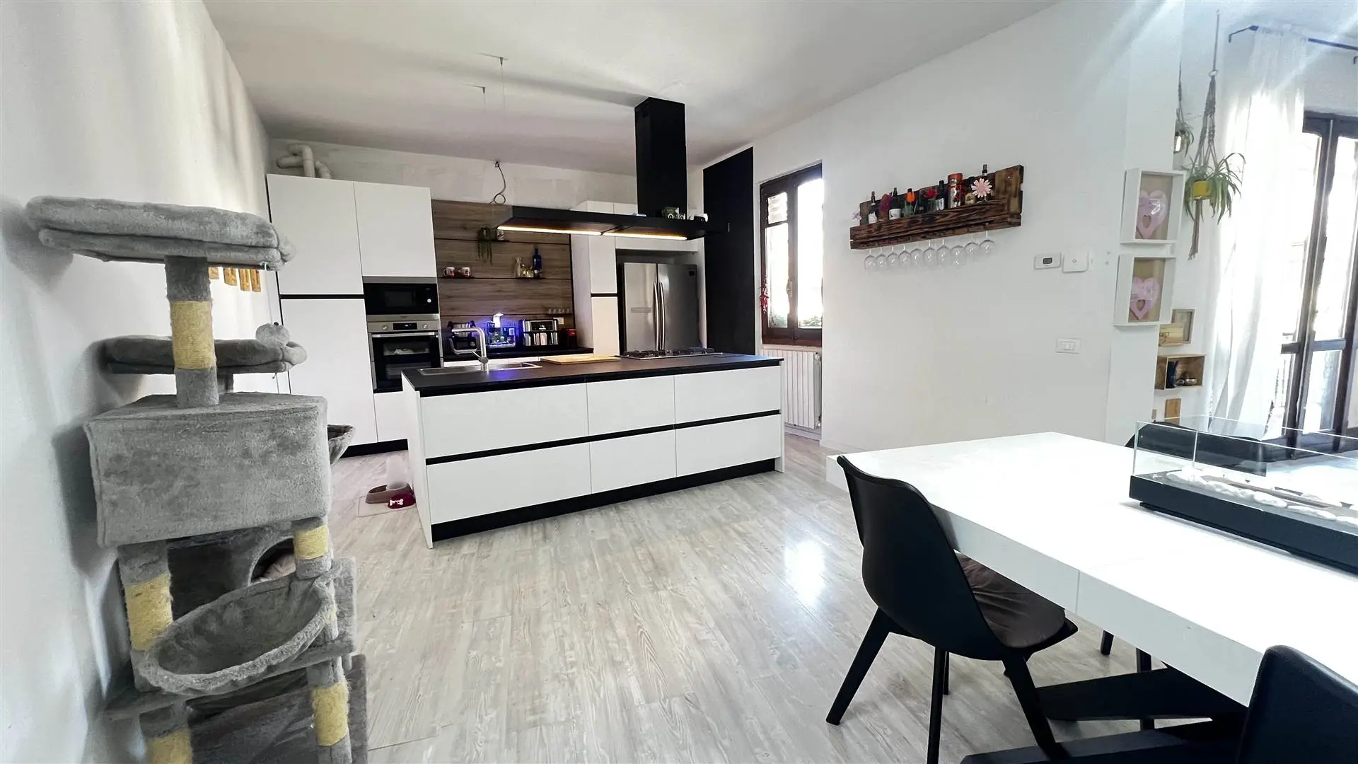 Ampio Trilocale Ristrutturato con Balcone ed Autorimessa