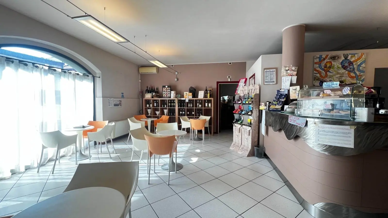 Vendesi attività di bar in centro a Canonica