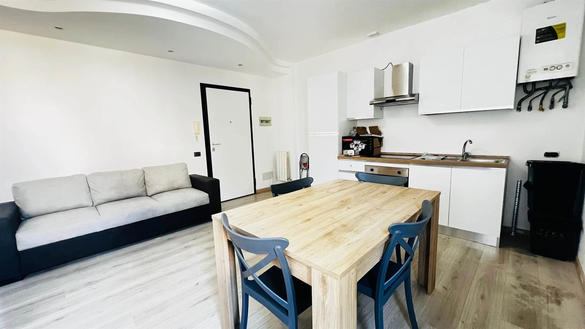 Bilocale ristrutturato con arredo nuovo