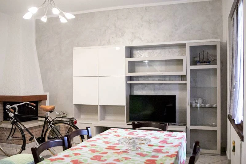 Villa In Corte Privata Completamente Ristrutturata con Porzione di Rustico e Area Cortilizia