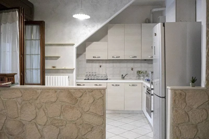 Villa In Corte Privata Completamente Ristrutturata con Porzione di Rustico e Area Cortilizia