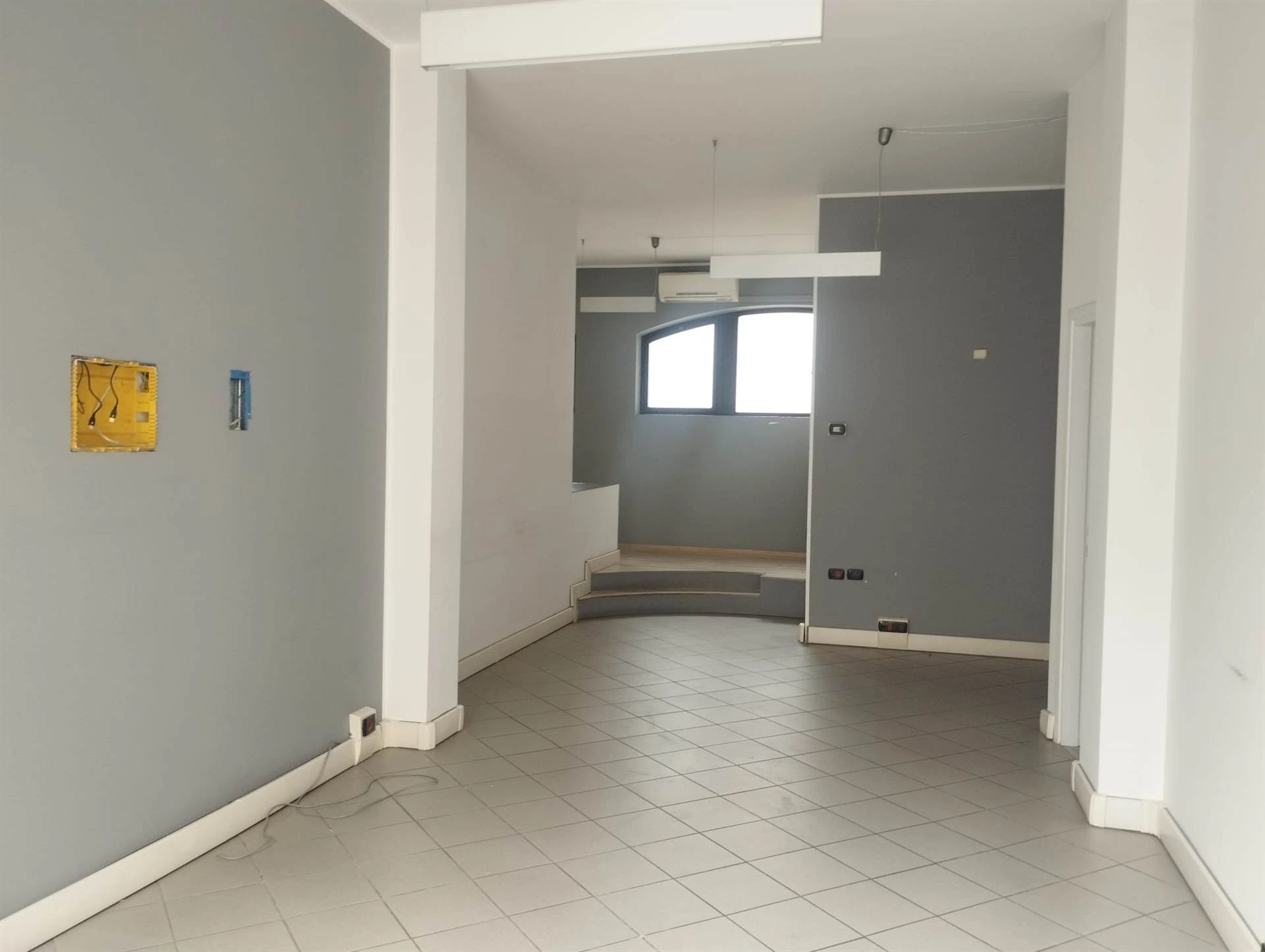 Ufficio/Negozio/locale commerciale nel Centro del paese