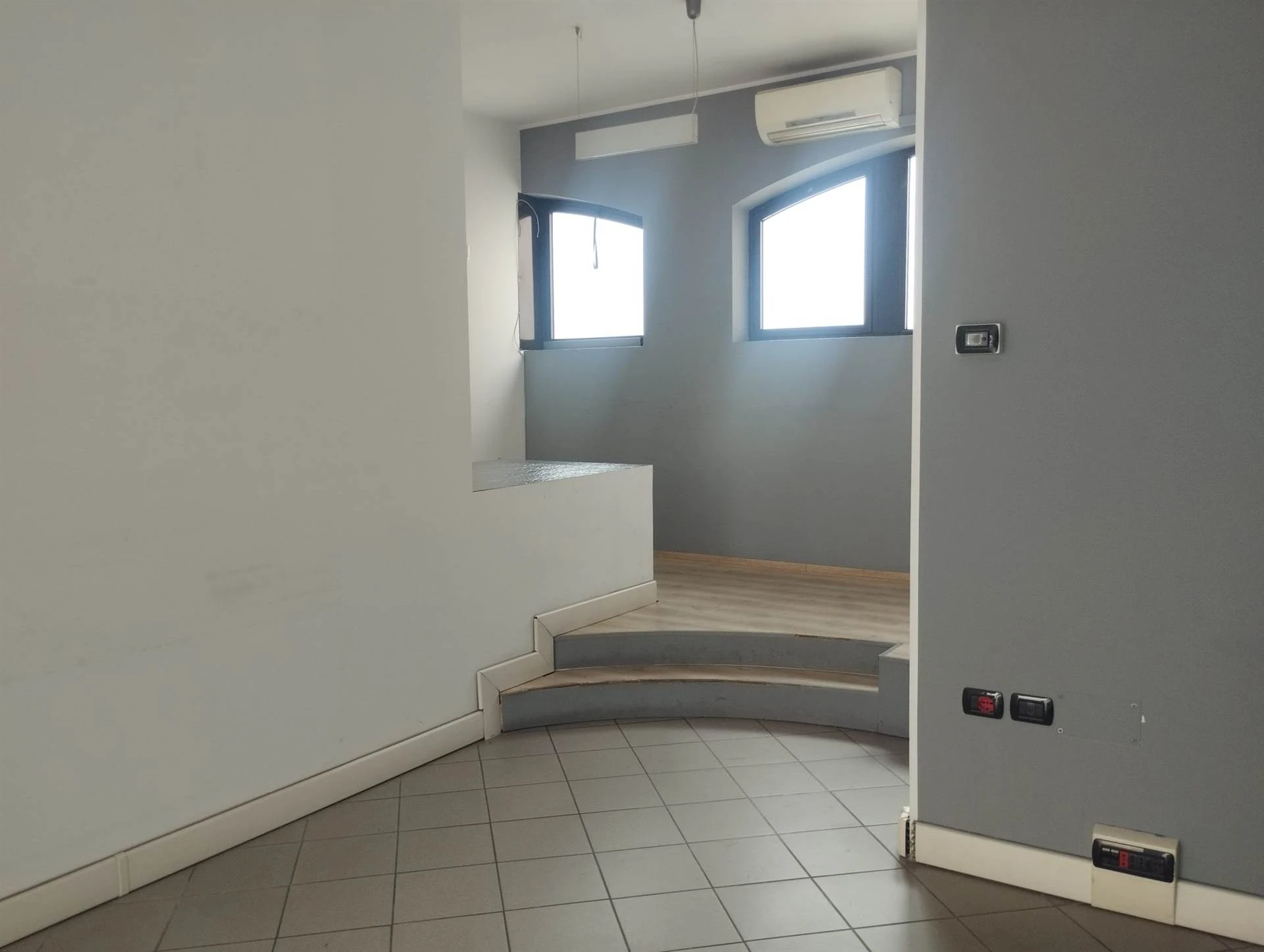 Ufficio/Negozio/locale commerciale nel Centro del paese