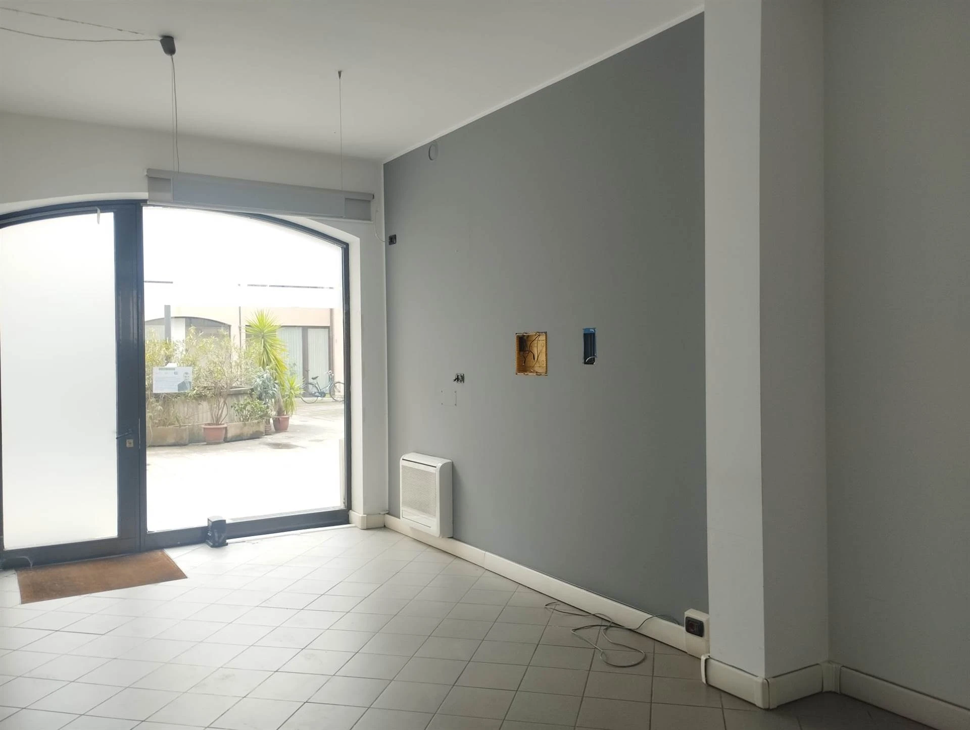 Ufficio/Negozio/locale commerciale nel Centro del paese