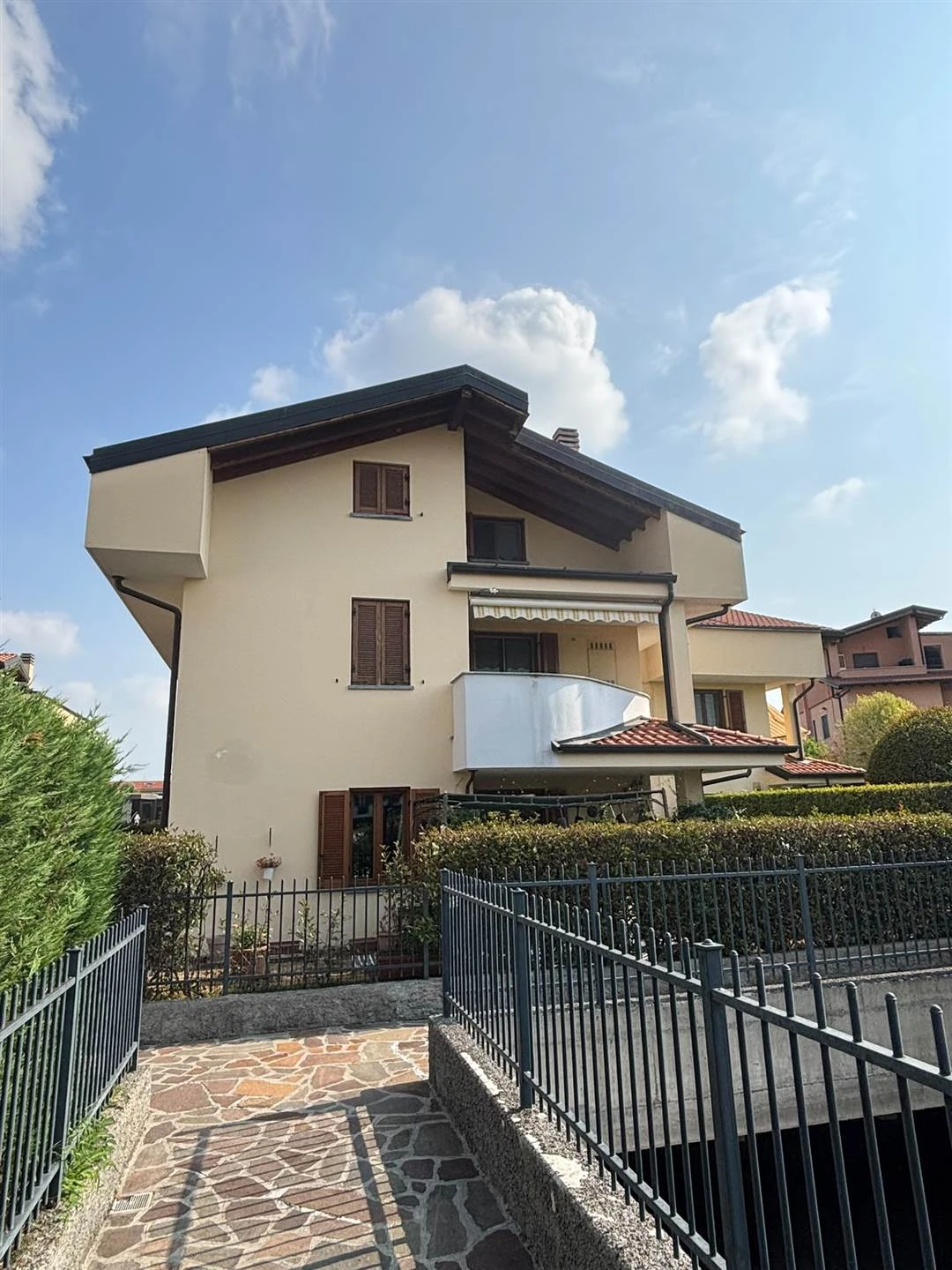 Appartamento in Vendita a Trezzano Rosa