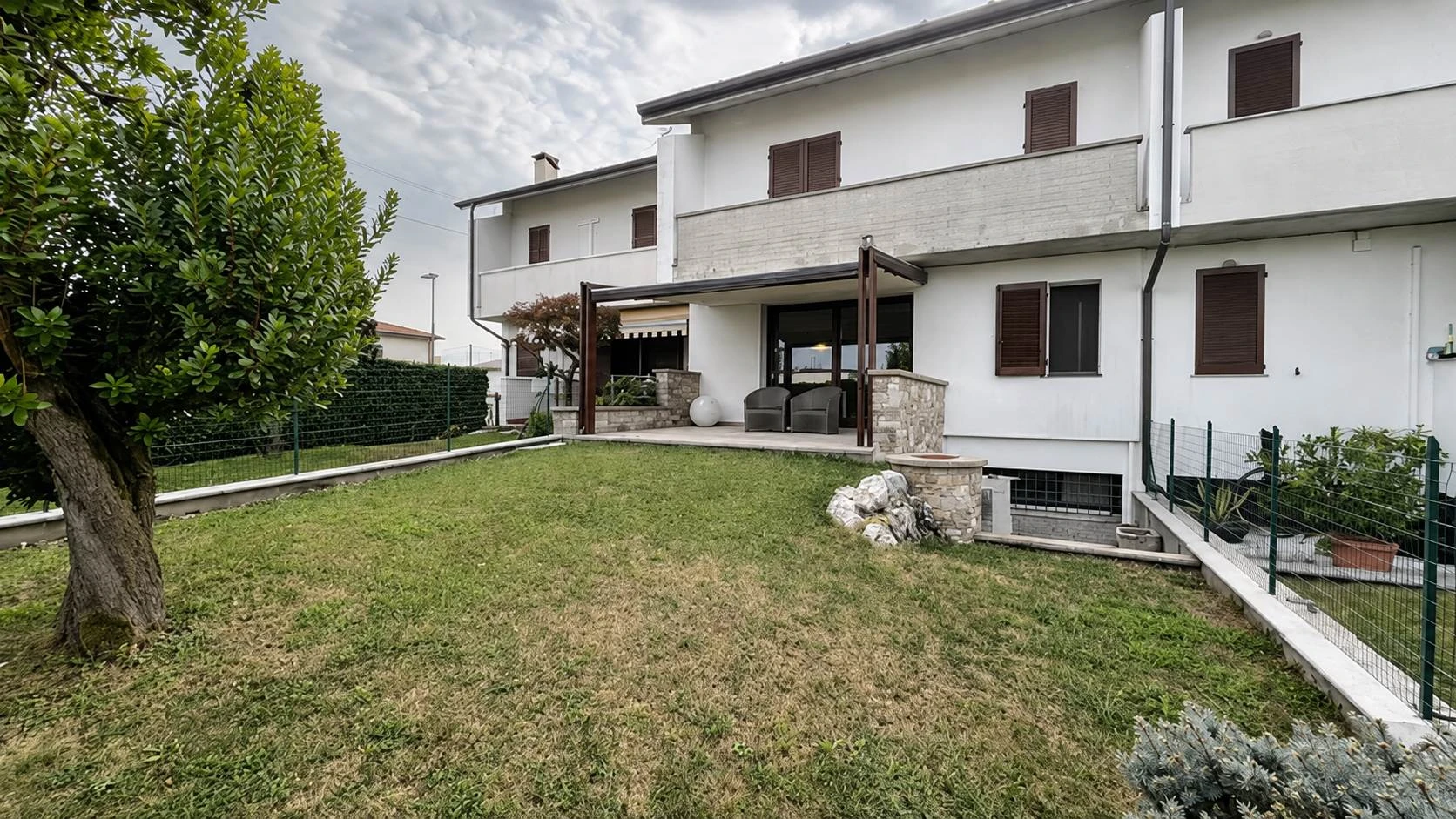 Villetta a schiera indipendente con giardino privato