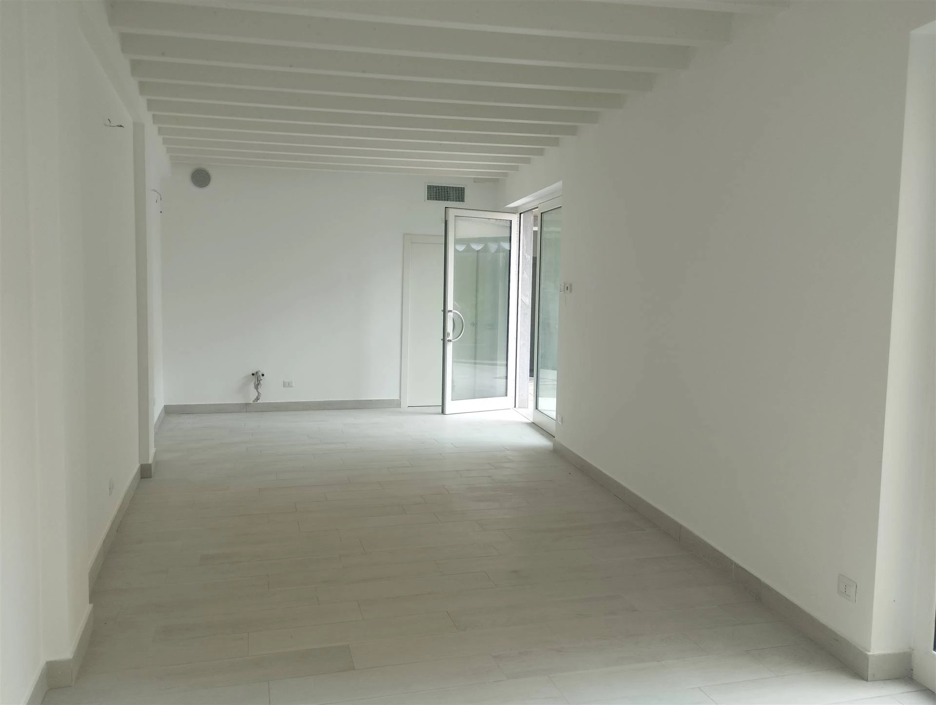 Locale Commerciale ad uso Negozio/ Ufficio/ Studio