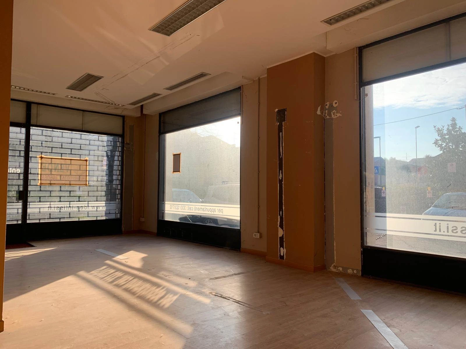 Ufficio \\ negozio ampia metratura