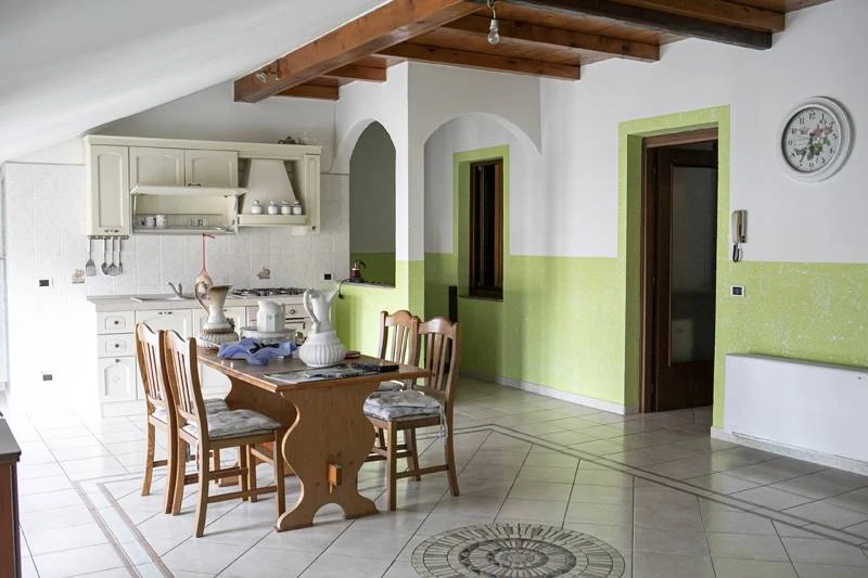 Villa In Corte Privata Completamente Ristrutturata con Porzione di Rustico e Area Cortilizia