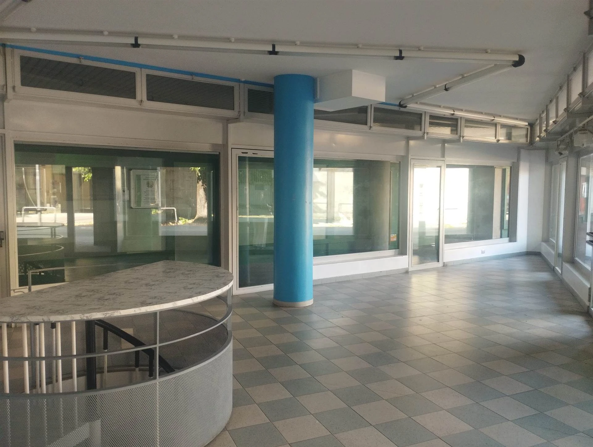 Ampio e Soleggiato Negozio/Ufficio su Strada di forte passaggio