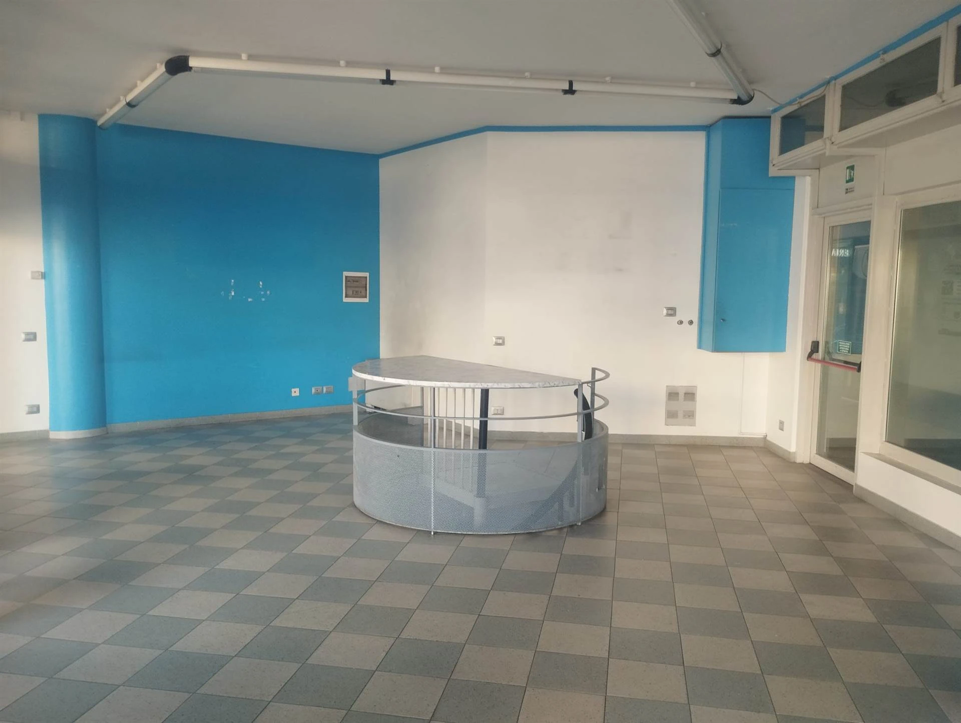 Ampio e Soleggiato Negozio/Ufficio su Strada di forte passaggio