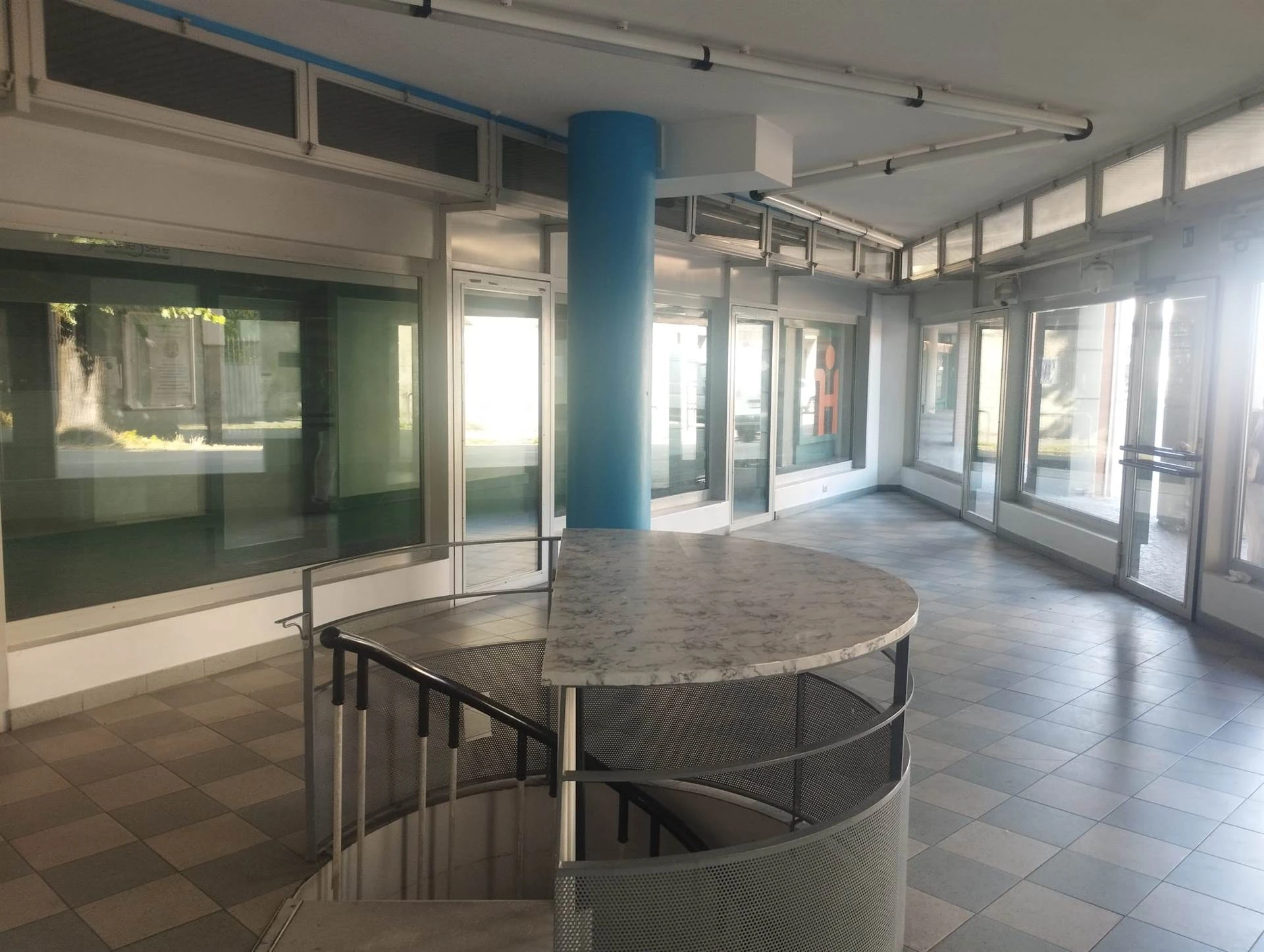 Ampio e Soleggiato Negozio/Ufficio su Strada di forte passaggio