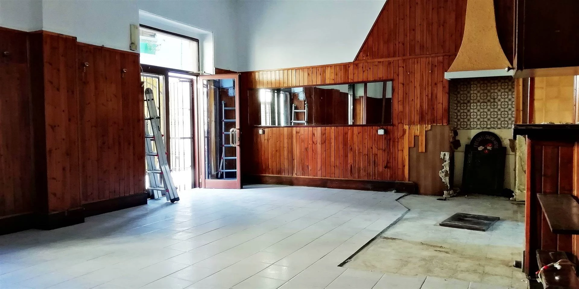 Ampia abitazione senza spese con box