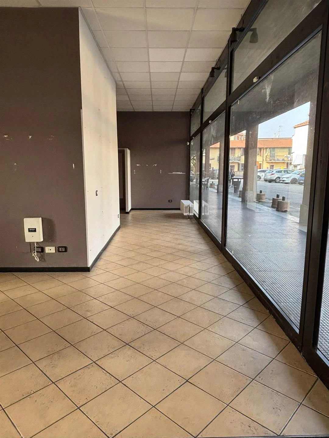 Negozio con Ampia Visibilità in Centro a Trezzo sull'Adda