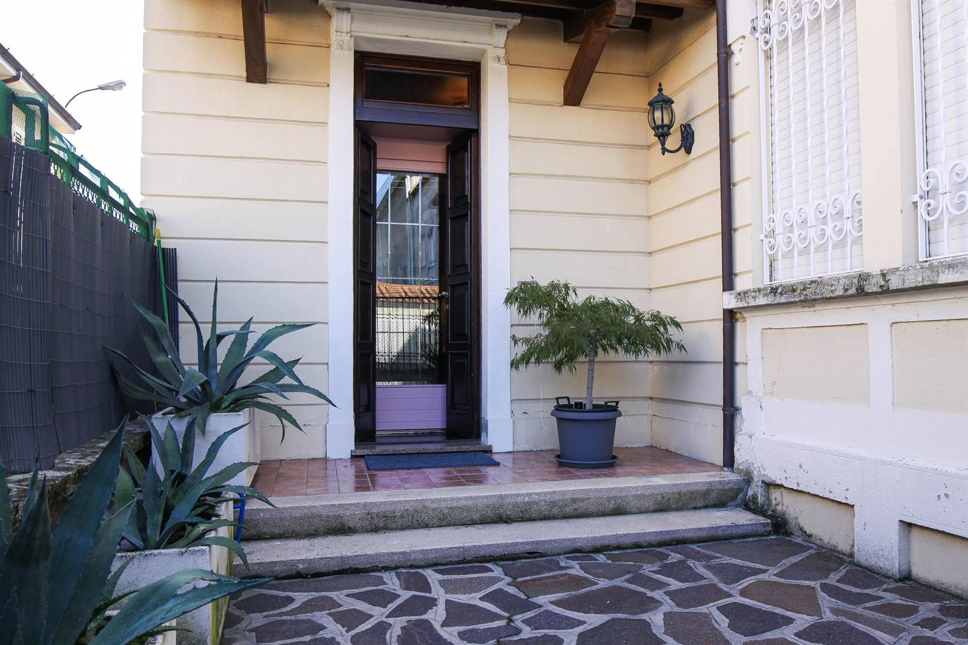 Porzione di Casa Indipendente con Patio privato, Mansarda abitabile ed Autorimessa