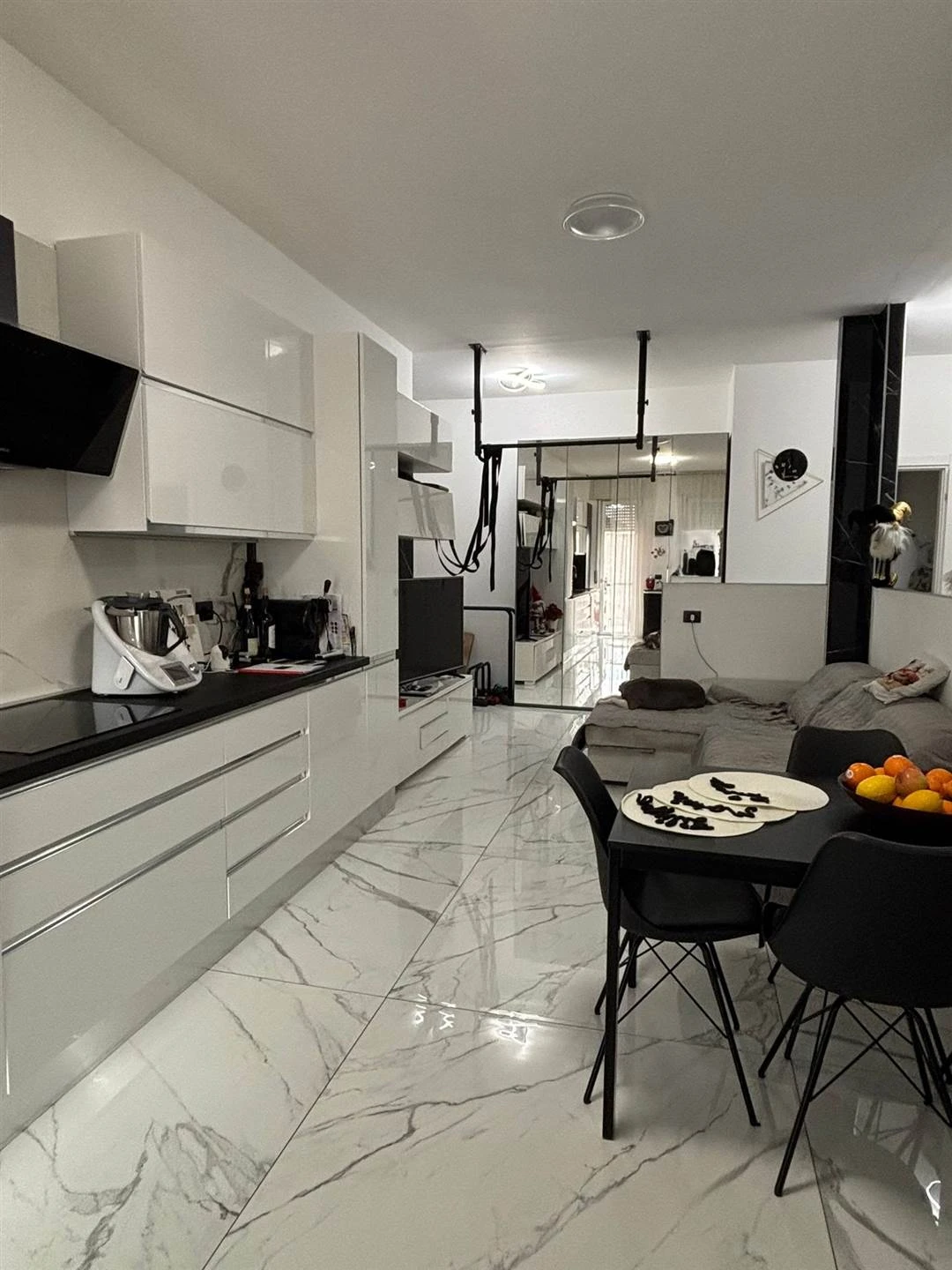 Trilocale ristrutturato con box e cantina in zona centrale e tranquilla a Pozzo d'Adda