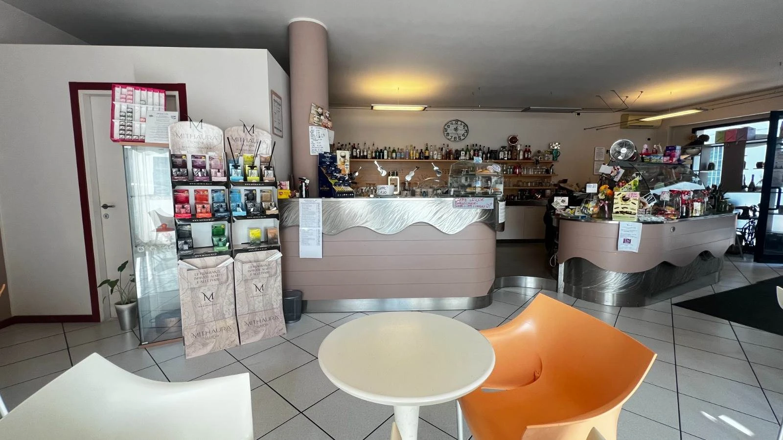 Vendesi attività di bar in centro a Canonica