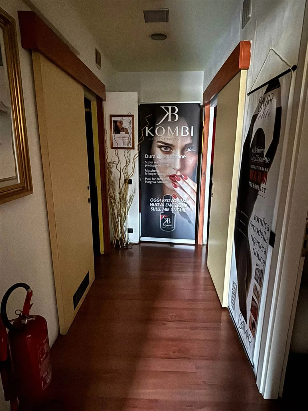 Negozio pronto per essere un centro estetico con tutta attrezzatura già presente Negozio pronto per essere un centro estetico con tutta attrezzatura già presente