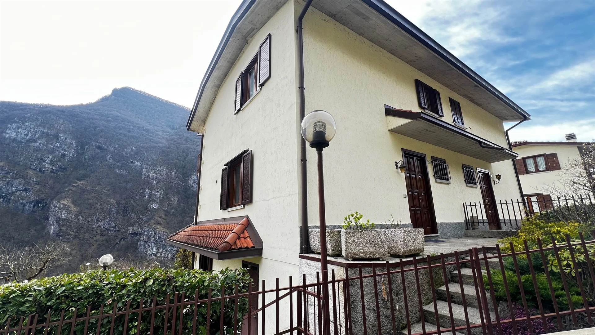 Villetta con vista e giardino – Val Brembilla Villetta con vista e giardino – Val Brembilla