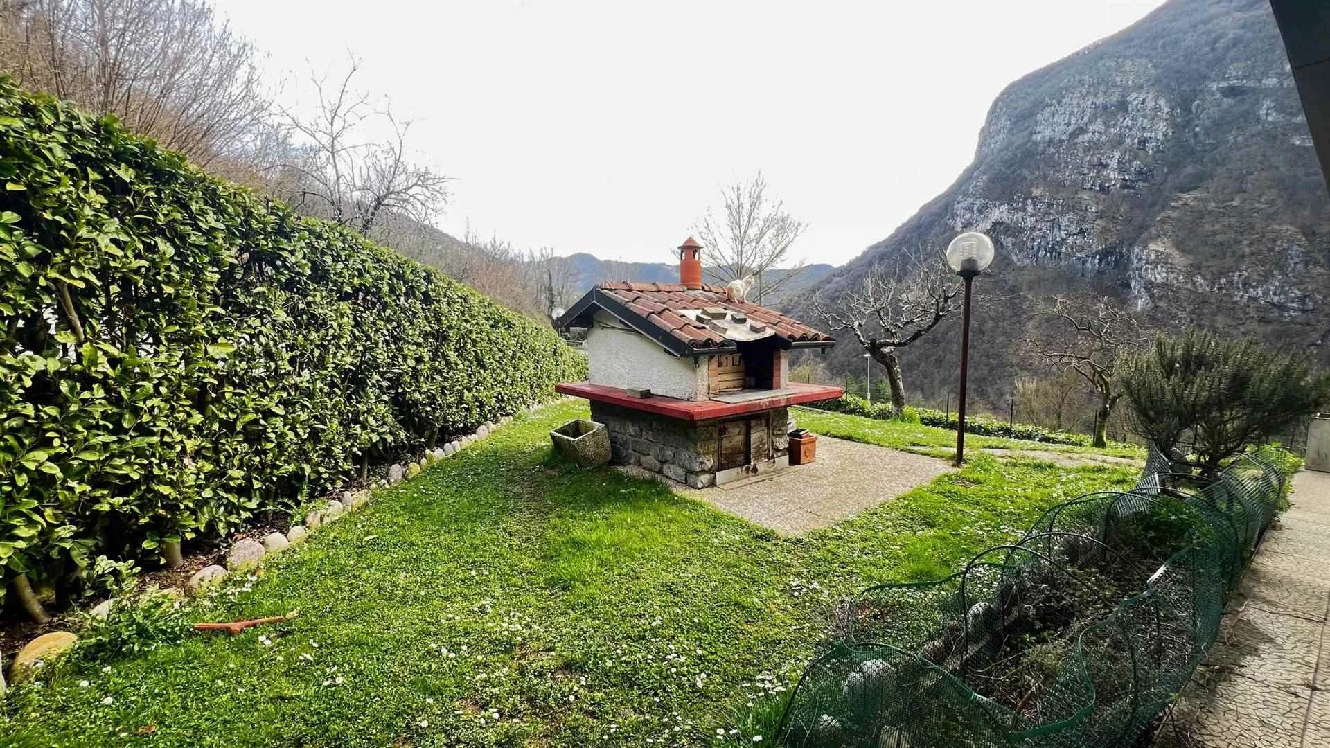 Villetta con vista e giardino – Val Brembilla Villetta con vista e giardino – Val Brembilla