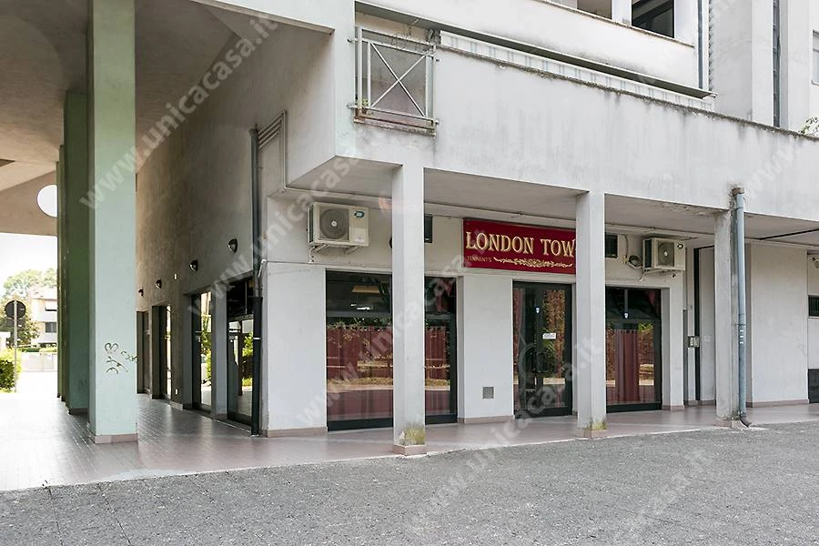 Negozio in Vendita a Cassano d'Adda Negozio in Vendita a Cassano d'Adda