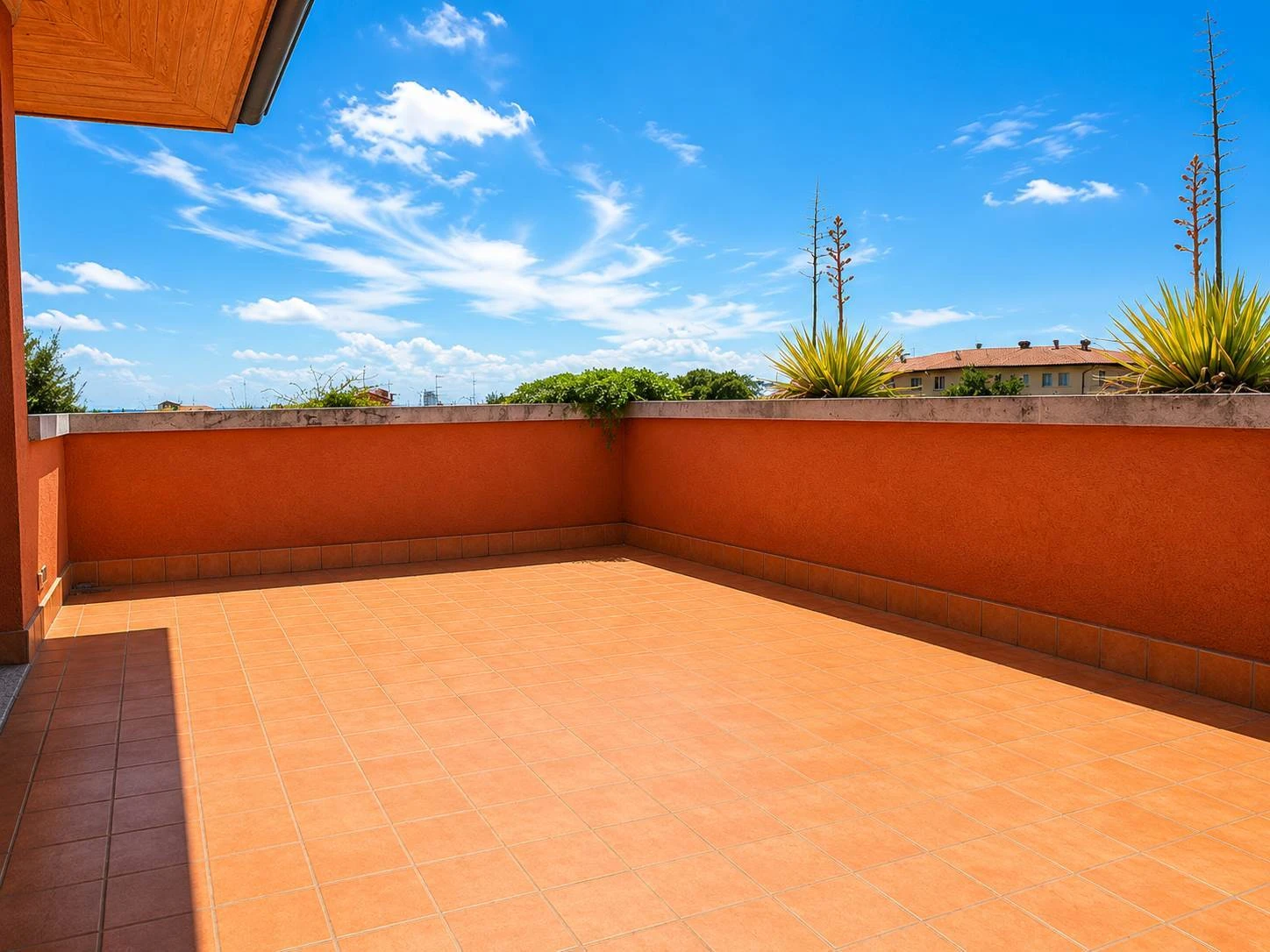 Attico ampio con terrazzo e ascensore privato luminoso libero Attico ampio con terrazzo e ascensore privato luminoso libero