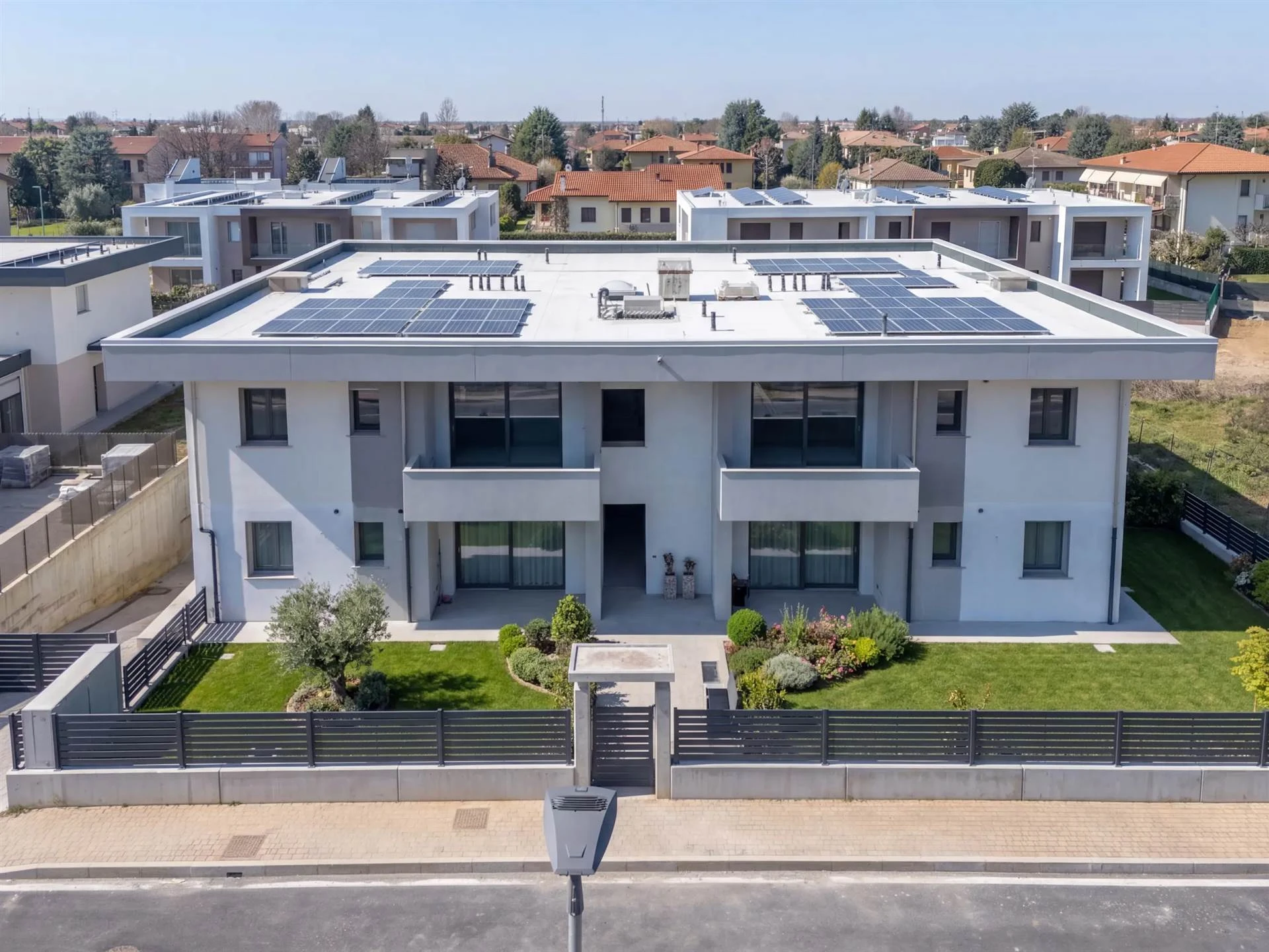 Azzano san paolo – nuovo trilocale con giardino privato Azzano san paolo – nuovo trilocale con giardino privato