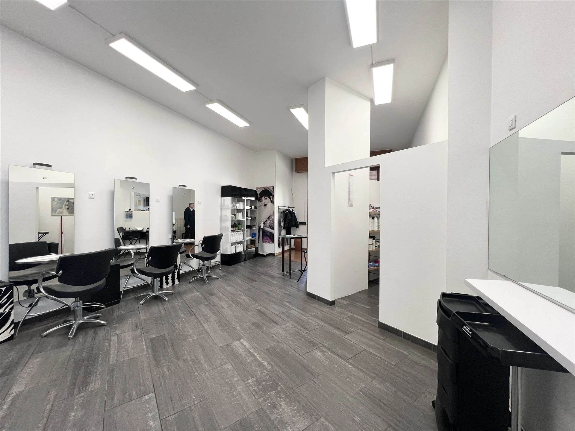 Vendita negozio ben tenuti ( muri ) e attivita Vendita negozio ben tenuti ( muri ) e attivita