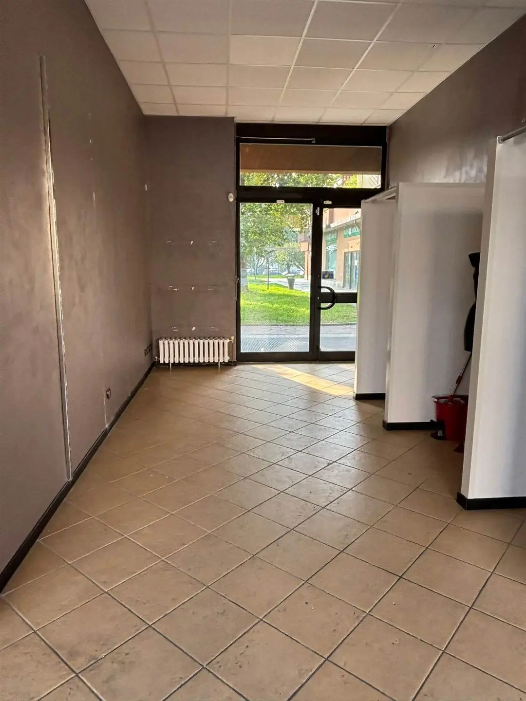 Negozio con Ampia Visibilità in Centro a Trezzo sull'Adda Negozio con Ampia Visibilità in Centro a Trezzo sull'Adda