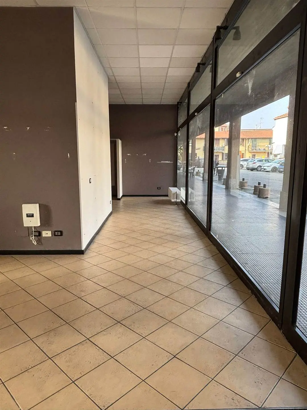 Negozio con Ampia Visibilità in Centro a Trezzo sull'Adda Negozio con Ampia Visibilità in Centro a Trezzo sull'Adda