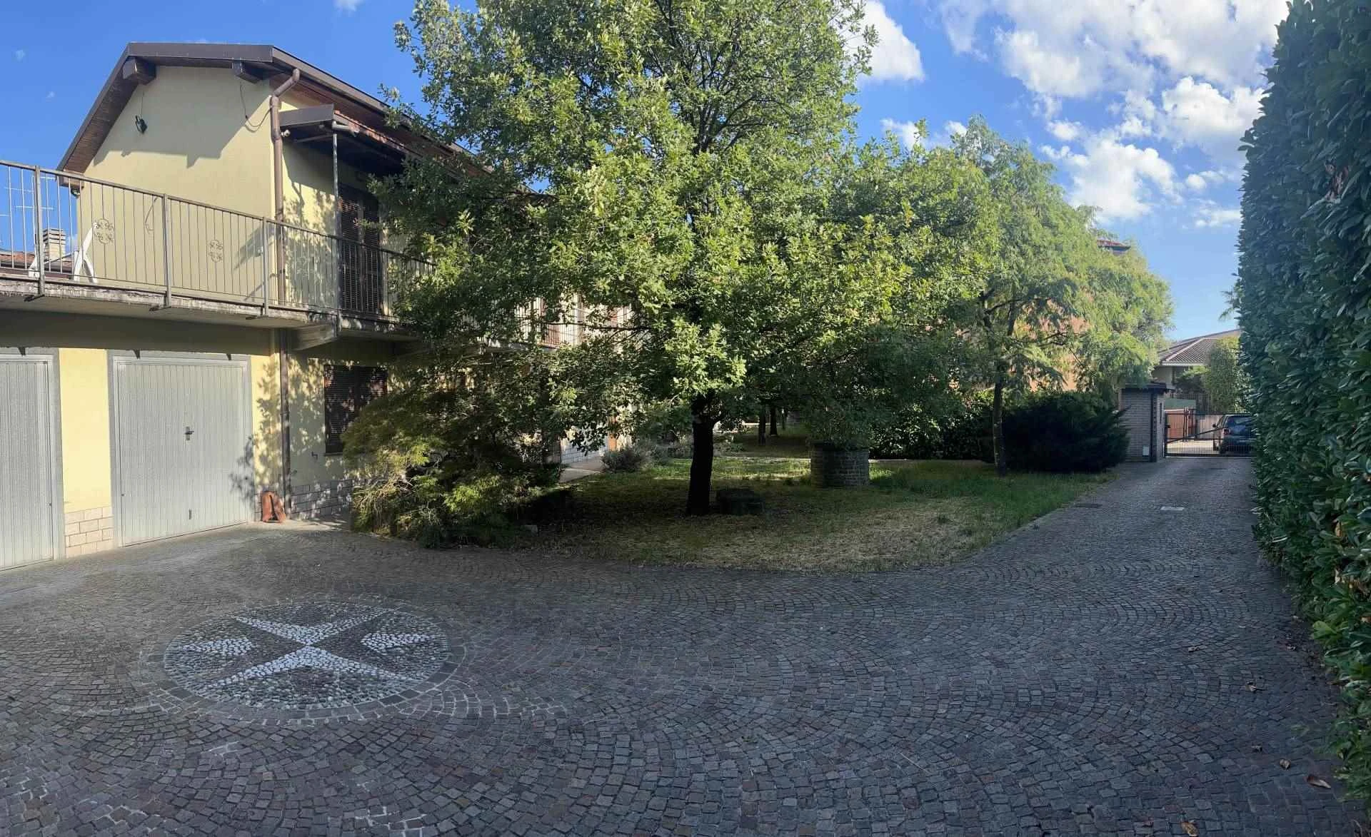 VIlla Bifamiliare indipendente VIlla Bifamiliare indipendente